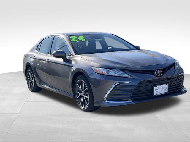 Used 2022 Toyota Camry XLE w/ Navigation Upgrade Package AWD/4WD image 3