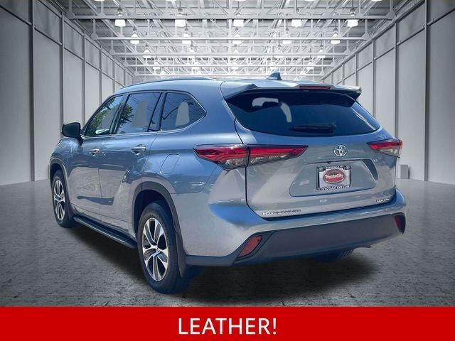 Used 2020 Toyota Highlander XLE AWD/4WD image 10
