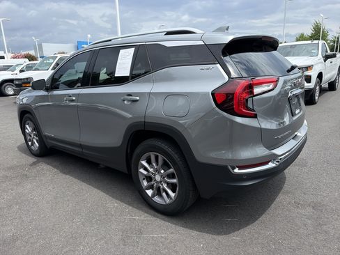 Used 2023 GMC Terrain SLT w/ Tech Package FWD image 9