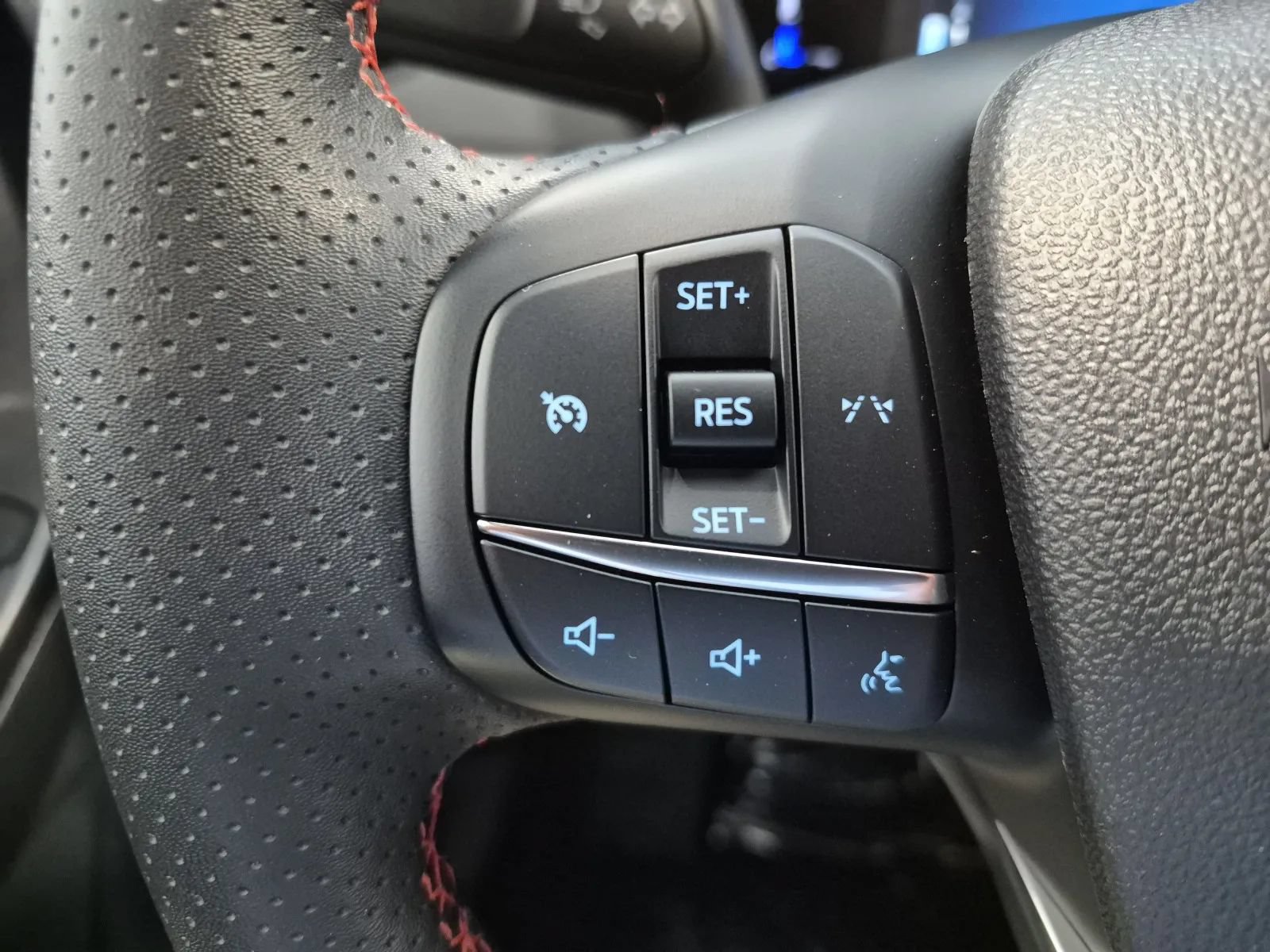 Used 2025 Ford Escape ST-Line Select AWD/4WD image 13