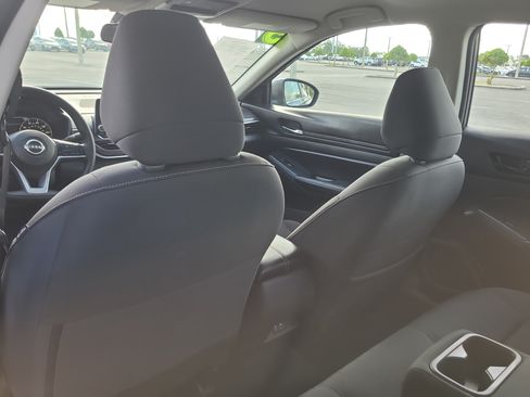 Used 2025 Nissan Altima 2.5 SV FWD image 12