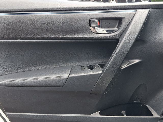 Used 2018 Toyota Corolla SE FWD image 12
