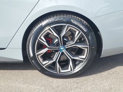 Used 2024 BMW i4 eDrive40 w/ M Sport Package image 28