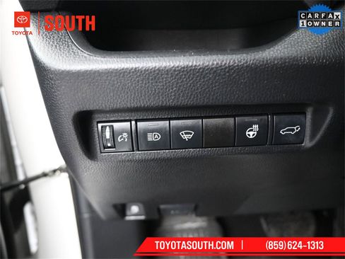 Used 2021 Toyota RAV4 XLE w/ Convenience Package image 20