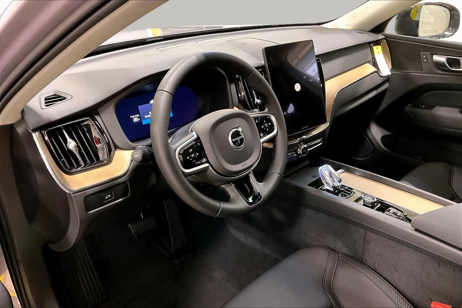 New 2026 Volvo XC60 B5 Plus w/ Protection Package Premier AWD/4WD image 9