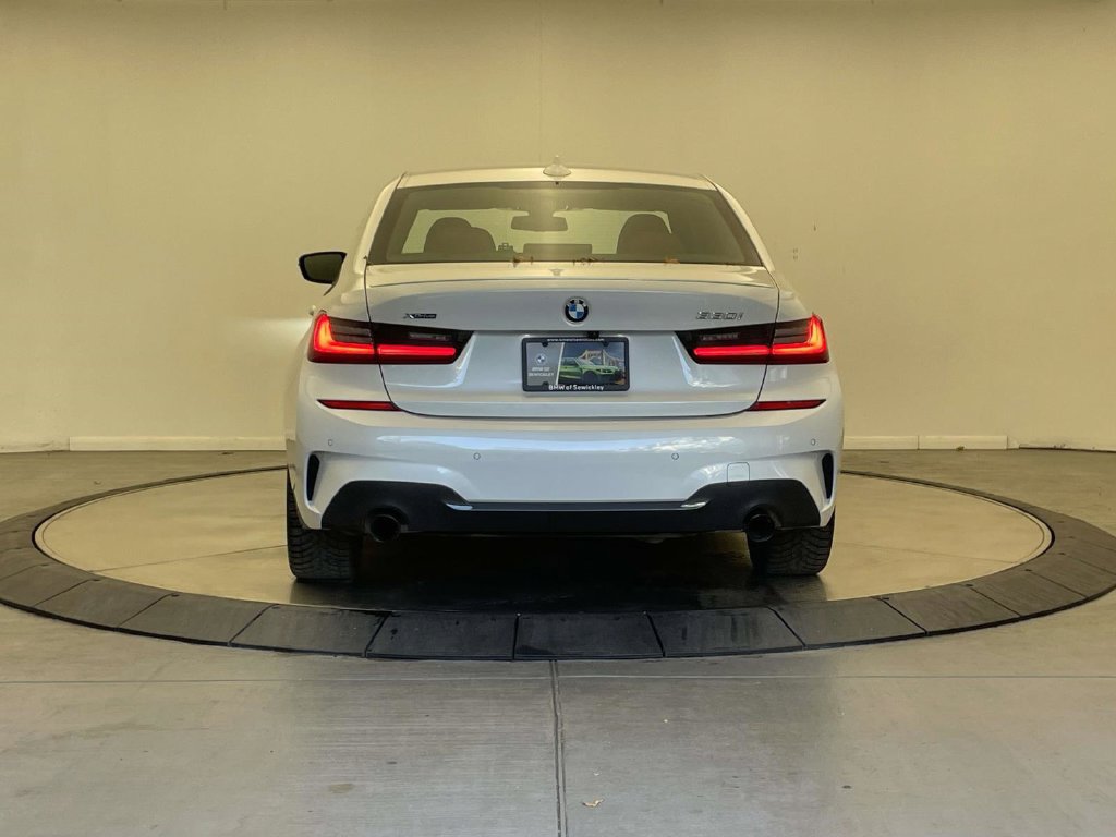 Used 2022 BMW 330i xDrive Sedan w/ M Sport Package AWD/4WD image 4