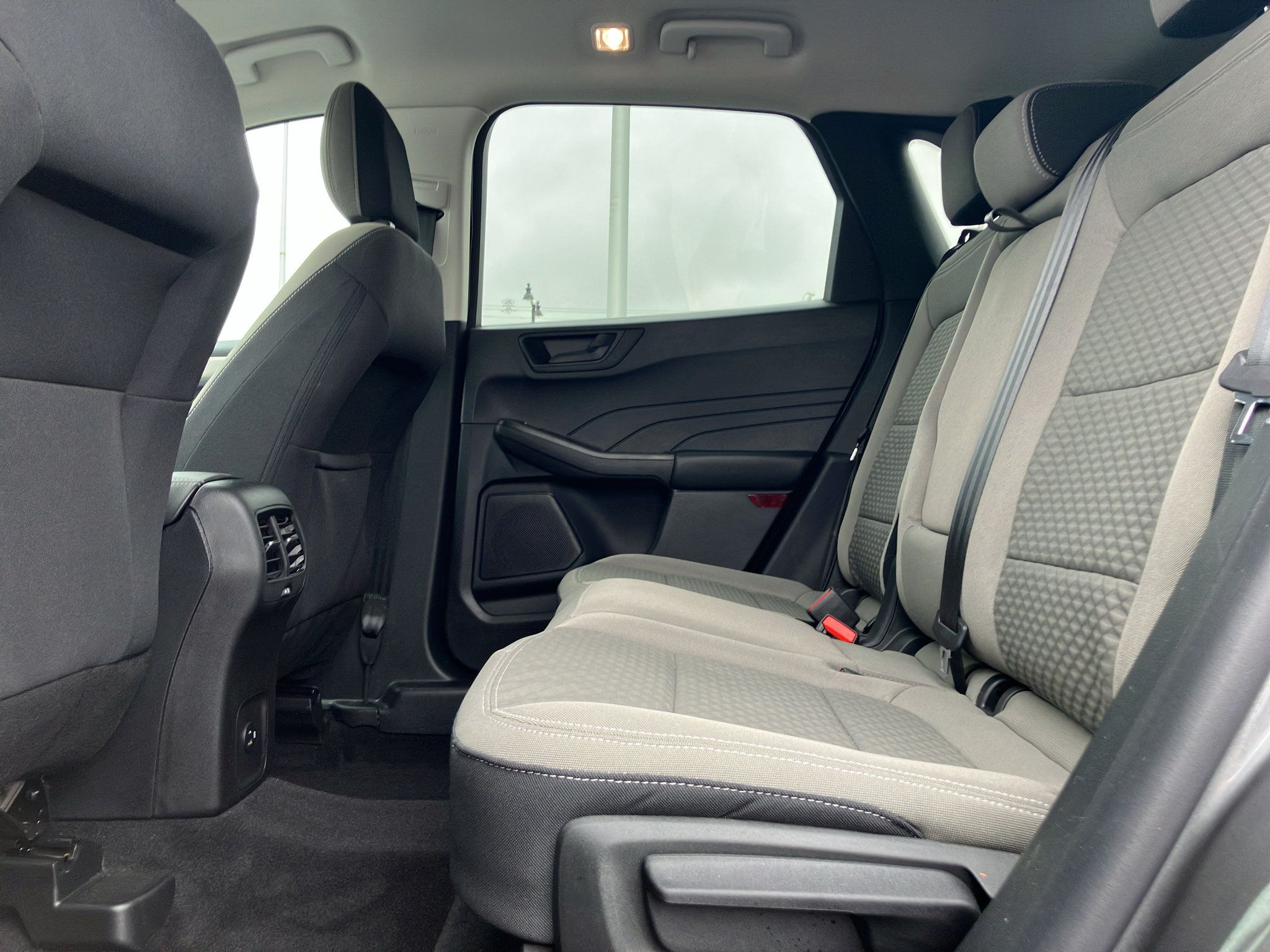 Used 2022 Ford Escape SE w/ SE Sport Appearance Package FWD image 27