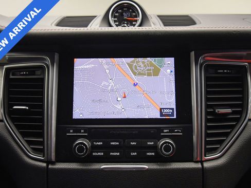 Used 2017 Porsche Macan GTS image 40