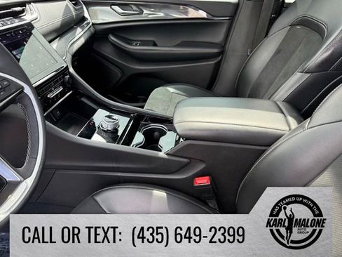 Used 2023 Jeep Grand Cherokee L Laredo AWD/4WD image 22