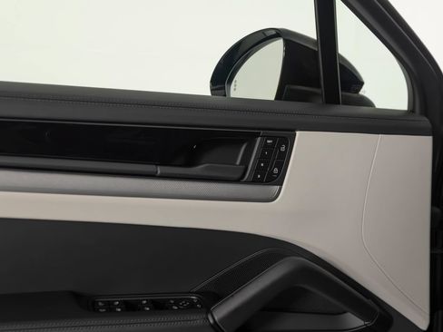 Certified 2025 Porsche Cayenne S AWD/4WD image 20