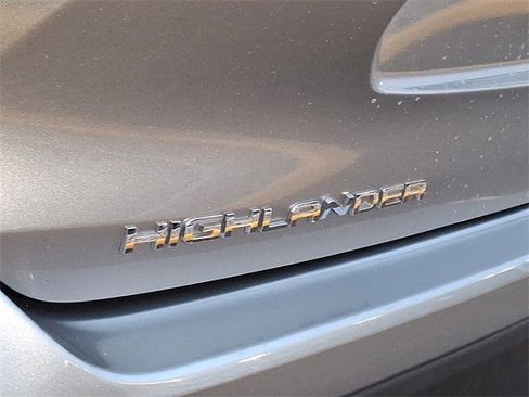 Certified 2024 Toyota Highlander LE image 29