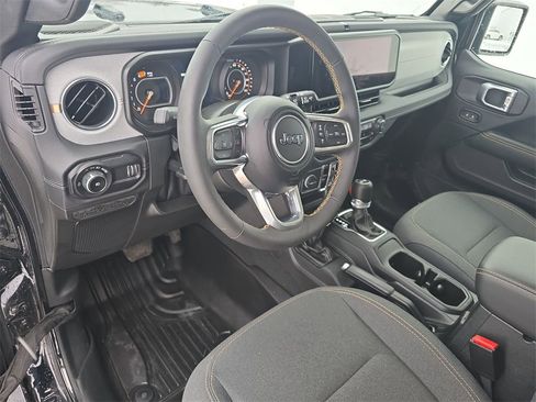 Used 2024 Jeep Wrangler Sahara image 10