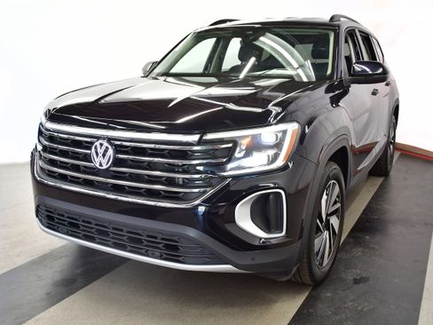 Used 2025 Volkswagen Atlas SE FWD image 4