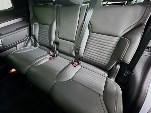 Certified 2024 Land Rover Discovery Dynamic SE image 26