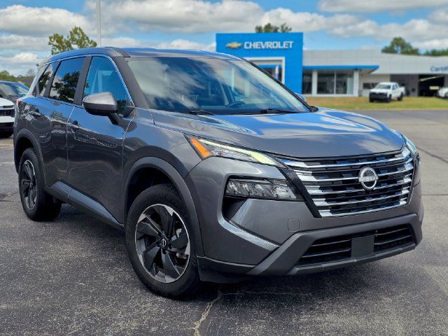 Used 2025 Nissan Rogue SV AWD/4WD image 2
