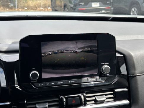 Used 2025 Nissan Pathfinder SV FWD image 25