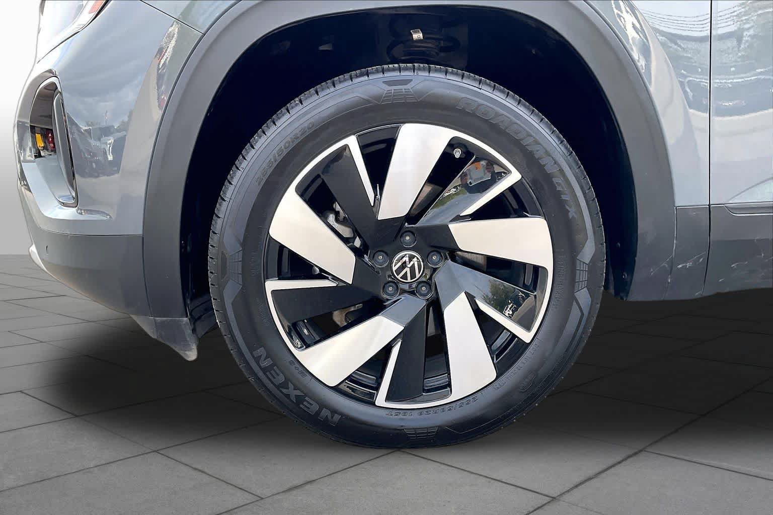 Used 2026 Volkswagen Atlas Cross Sport SE FWD image 11