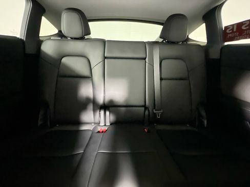 Used 2024 Tesla Model Y Long Range image 32
