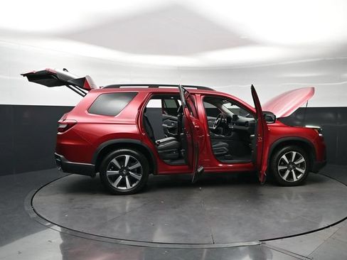 Used 2025 Honda Pilot Touring image 33