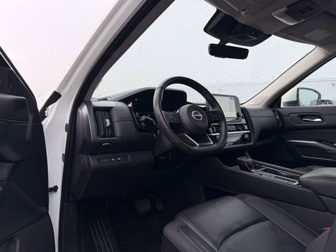 Used 2024 Nissan Pathfinder SL w/ SL Premium Package FWD image 11