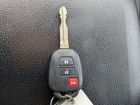 Used 2017 Toyota Tacoma TRD Off-Road w/ Tow Package image 30