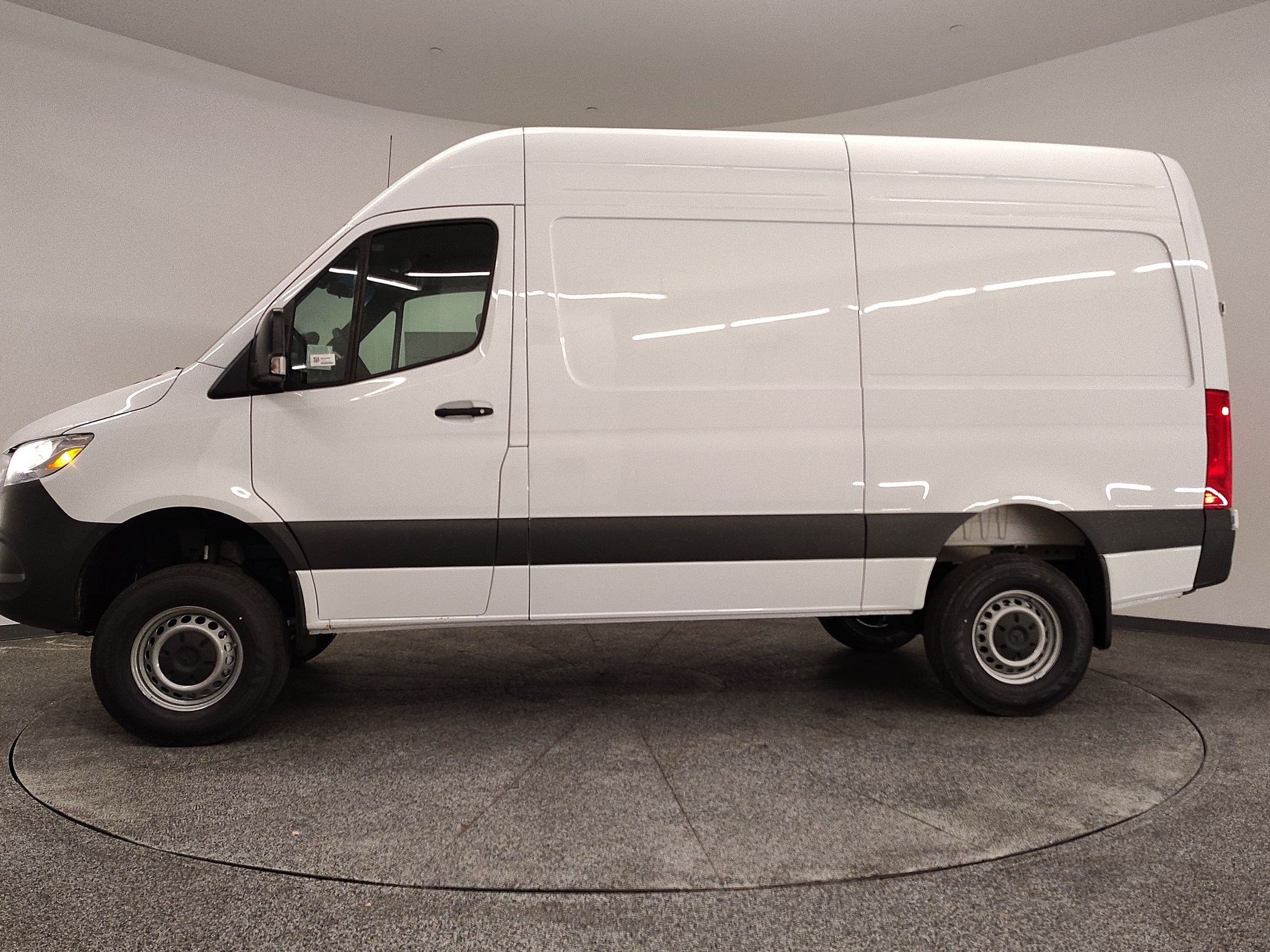 Used 2026 Mercedes-Benz Sprinter 2500 image 2