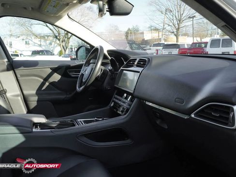 Used 2019 Jaguar F-PACE Premium image 35