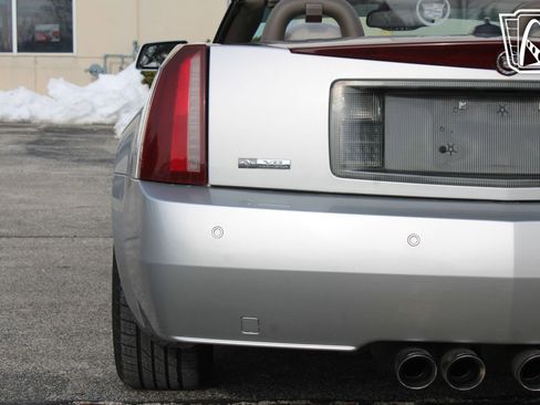 Used 2005 Cadillac XLR image 35