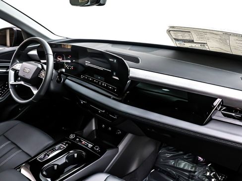 New 2025 Audi Q6 e-tron Premium image 5