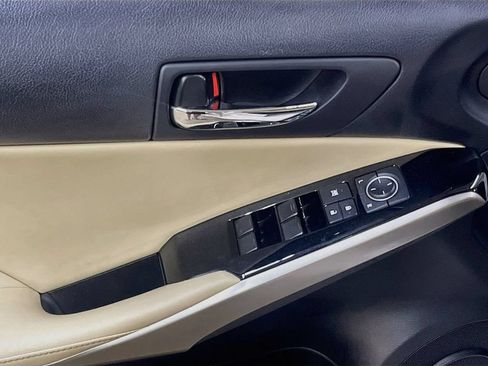Used 2016 Lexus IS 200t RWD image 17