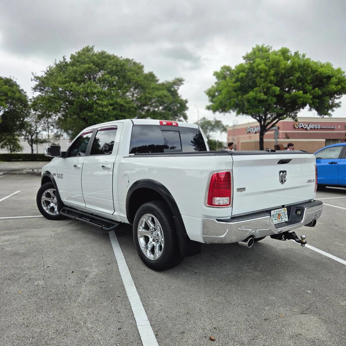 Used 2017 RAM 1500 Laramie w/ Convenience Group AWD/4WD image 2