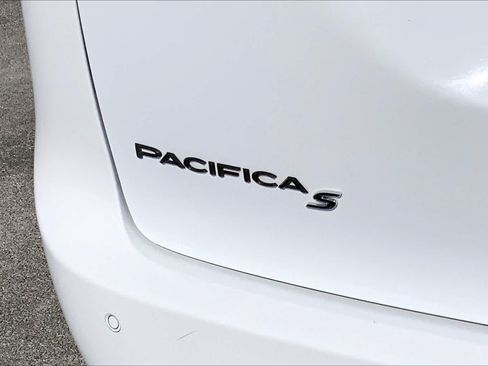 Used 2022 Chrysler Pacifica Limited w/ Uconnect Theater Family Group AWD/4WD image 28
