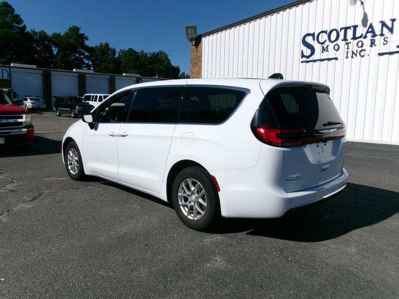 Used 2026 Chrysler Pacifica Select FWD image 10