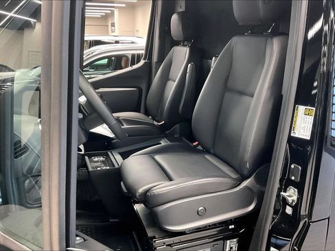 Used 2025 Mercedes-Benz Sprinter 2500 image 16