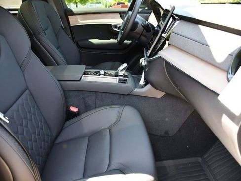 New 2026 Volvo XC90 B6 Plus w/ Protection Package Premier AWD/4WD image 32
