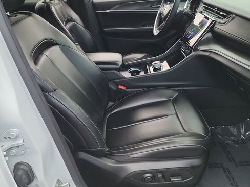 Used 2024 Jeep Grand Cherokee Limited image 18