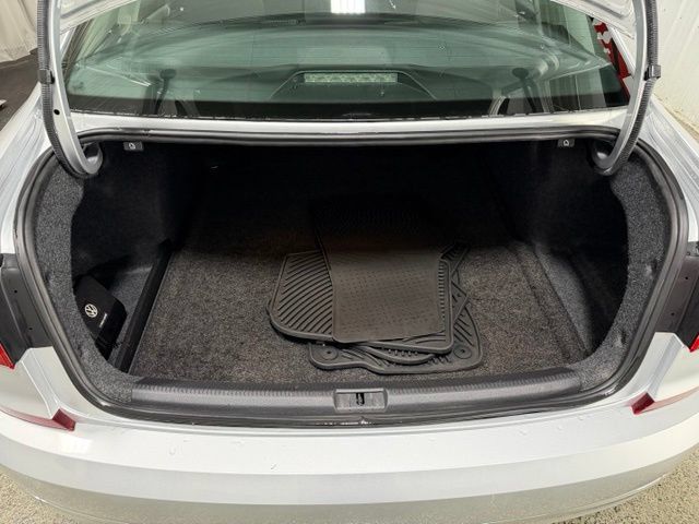 Used 2016 Volkswagen Passat 1.8T S FWD image 9