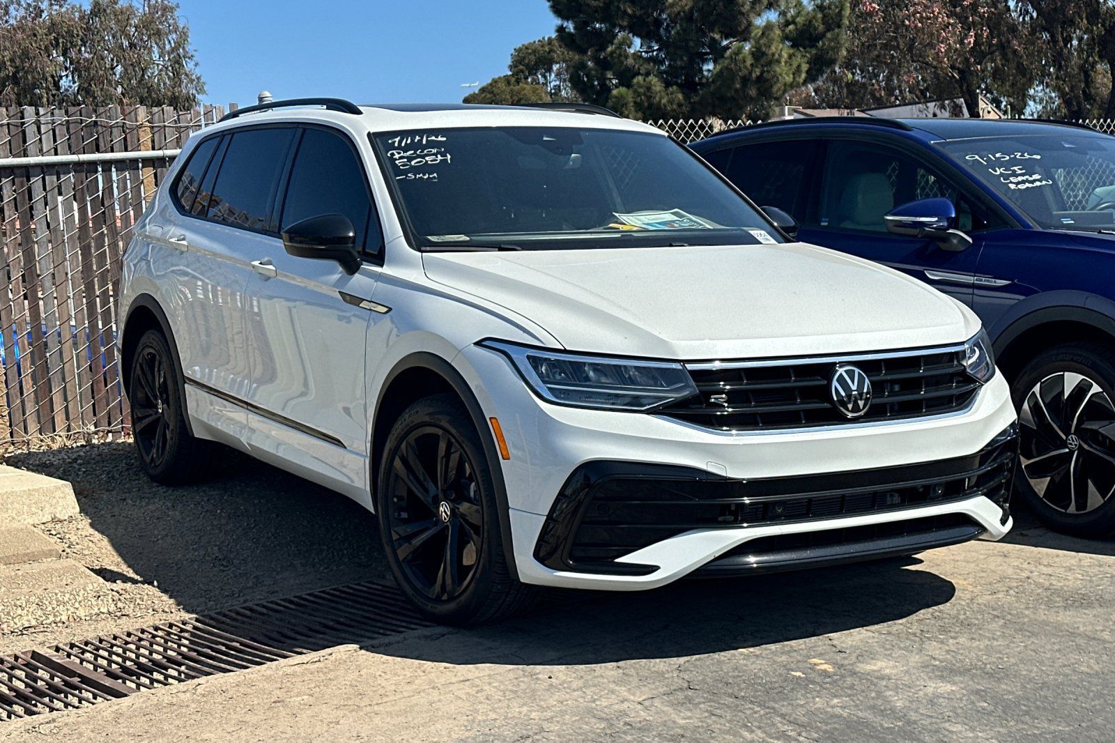 Used 2024 Volkswagen Tiguan SE R-Line FWD image 2