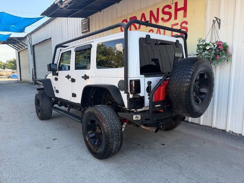 Used 2014 Jeep Wrangler Unlimited Rubicon w/ Connectivity Group AWD/4WD image 10
