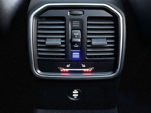 New 2026 Porsche Macan image 33