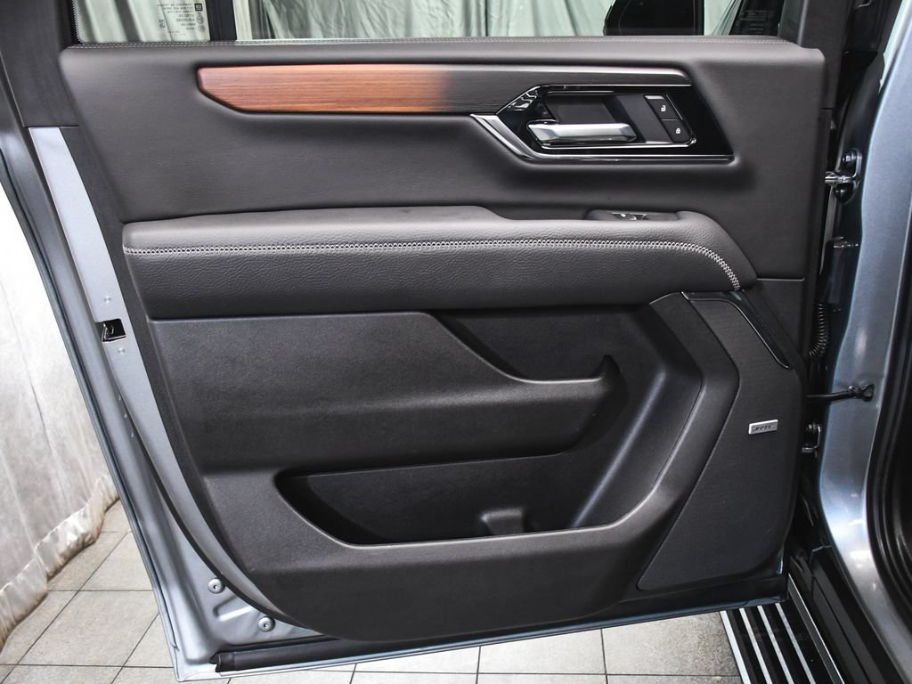 Used 2026 GMC Yukon XL Denali w/ Sun & Power Step Package AWD/4WD image 12