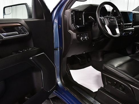 Used 2024 GMC Sierra 1500 SLT image 17