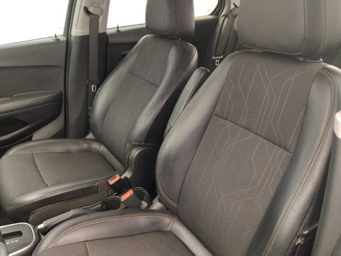 Used 2020 Chevrolet Trax LT w/ LT Convenience Package FWD image 17