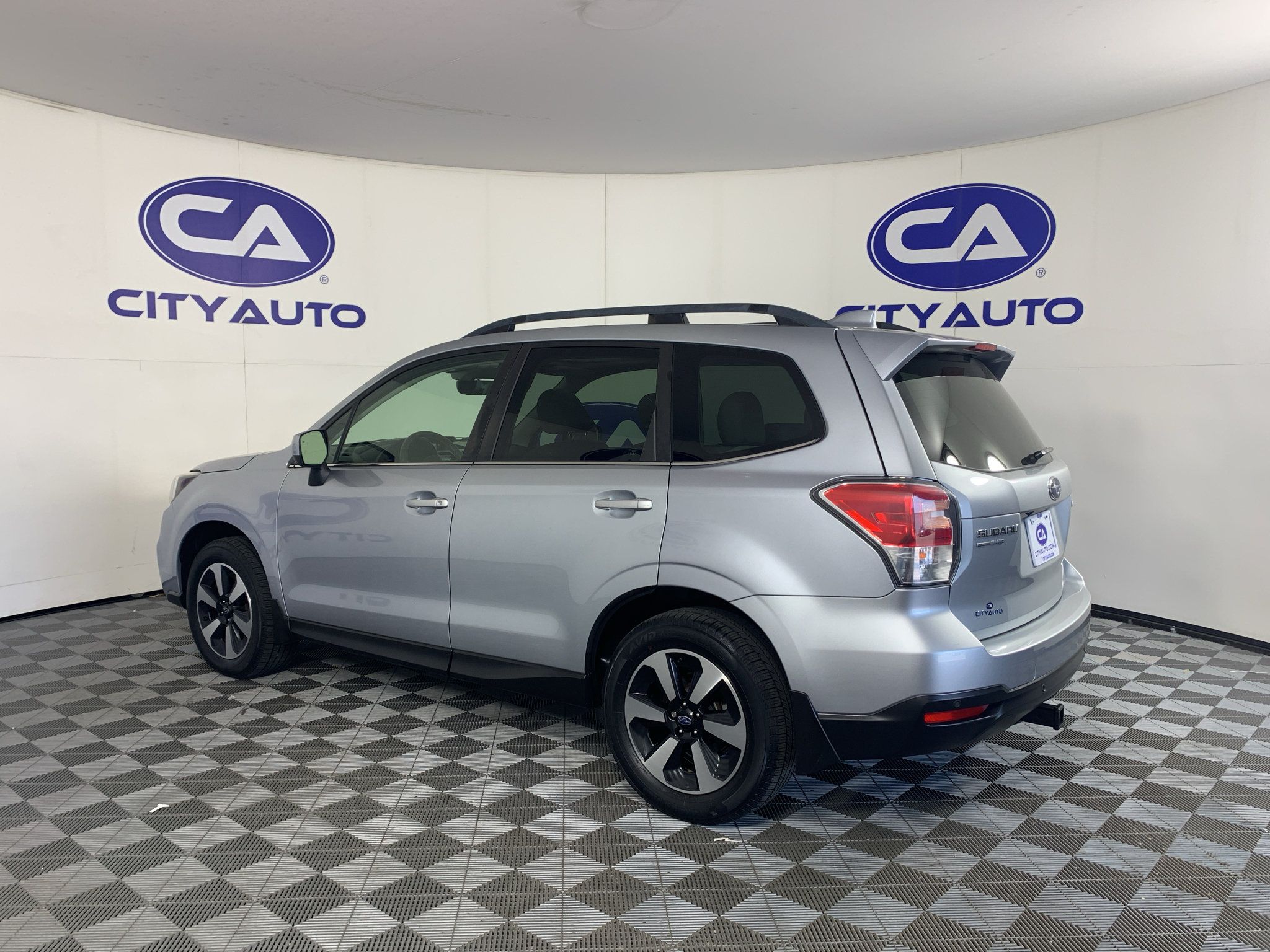 Used 2017 Subaru Forester 2.5i Limited AWD/4WD image 5