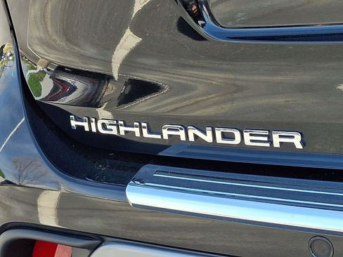 Used 2025 Toyota Highlander Platinum image 33