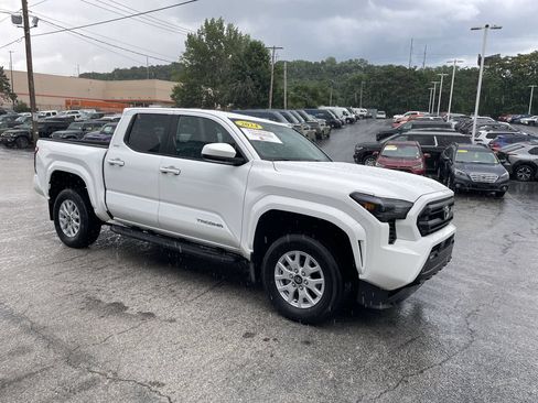 Used 2024 Toyota Tacoma SR5 AWD/4WD image 6