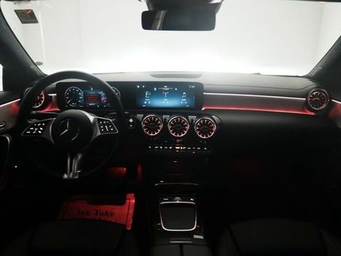 Used 2025 Mercedes-Benz CLA 250 image 41