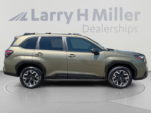 Certified 2025 Subaru Forester Premium AWD/4WD image 6