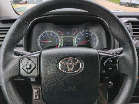 Used 2019 Toyota 4Runner TRD Off-Road Premium AWD/4WD image 33