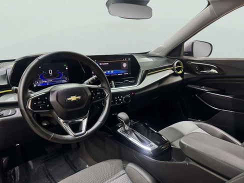 Used 2024 Chevrolet Trax LT w/ Driver Confidence Package FWD image 23
